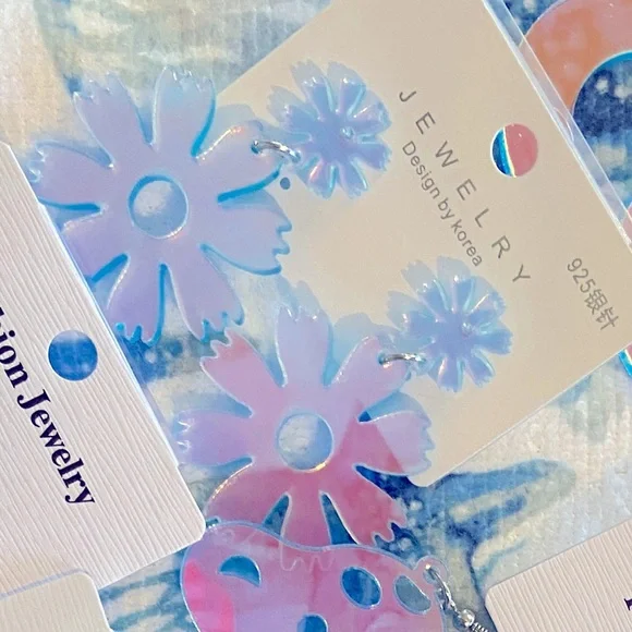 New Fun Blueish Floral Statement Earrings- Color Changes w/Lighting & Clothing🩵 - Picture 7 of 8